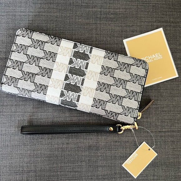 NWT MICHAEL KORS JET SET LARGE TRAVEL CONTINENTAL ZIP AROUND WALLET WRISTLET - Picture 9 of 9